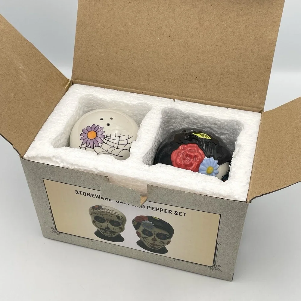 Cracker Barrel Sugar Skull Salt Pepper Shaker Set Day Of The Dead NIB‎ Halloween